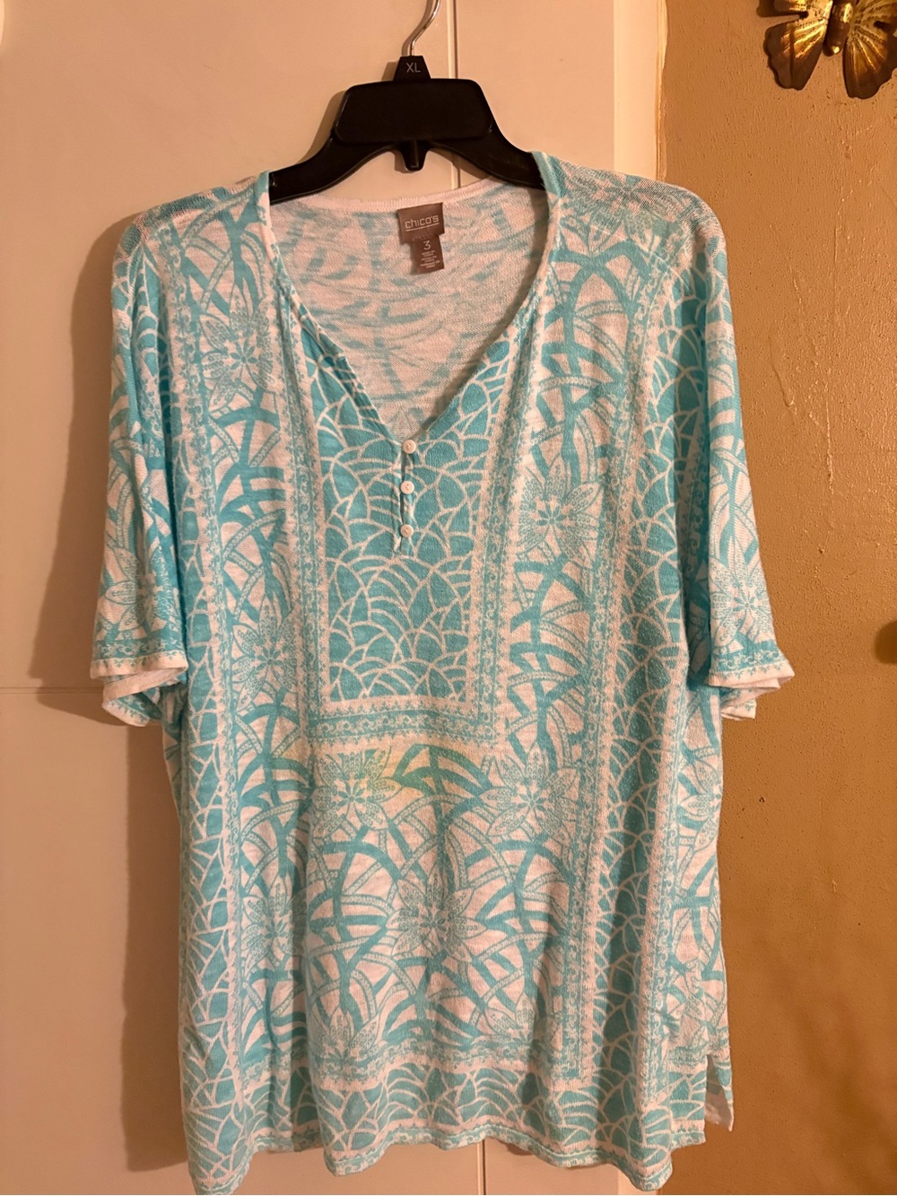 Chico's Aqua and White Patterned V-Neck Short Sleeve Top
